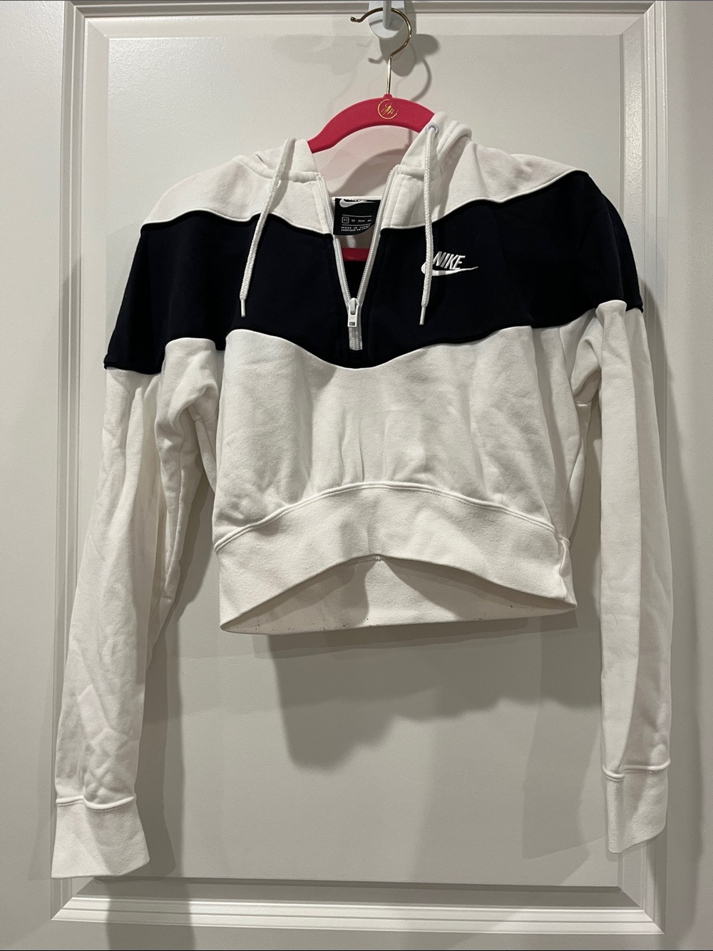 Nike Women’s White and Black Cropped Half-Zip Hoodie